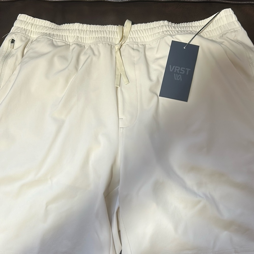 Brand new 7" (7 inch) all-in short, V2 light sand VRST size L Large